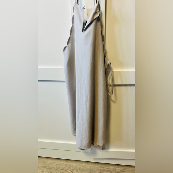 Lost April dress. PERFECT for a wedding or winery. - Picture 2 of 4